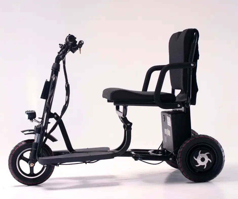 The Pinge eTricycle 2 from the side, unfolded, with its padded seat, armrests and backrest